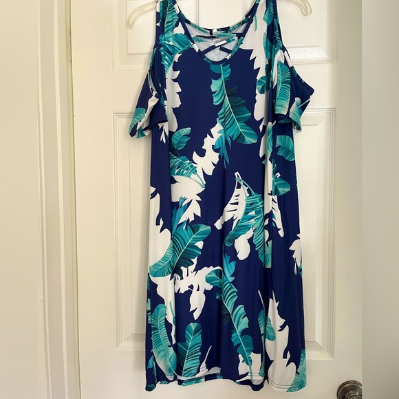 Off-shoulder Pretty Floral Dress - Picture 2 of 5